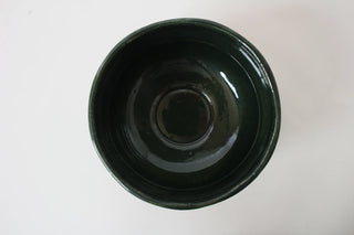 Chawan Matchaschale Fuyugaki – Draufsicht mit tiefgrün glasiertem Innenbereich