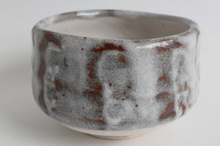Chawan Konayuki schräge Ansicht mit weich facettierter Form