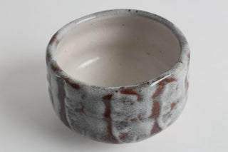 Chawan Konayuki Innenansicht mit heller Glasur für Matcha
