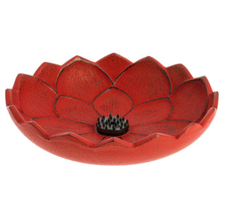 Seitliche Ansicht des roten Räuchergefäßes Lotus aus Gusseisen