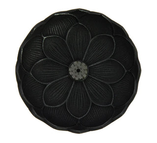 Draufsicht auf das schwarze Räuchergefäß Lotus in Blütenform