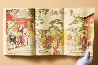 Ausklappseite mit japanischem Holzschnitt von Frauen in traditioneller Kleidung vor Torii