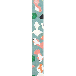 Abgerolltes Washi Tape mit Koi-Muster in sanften Farben, geeignet für Scrapbooking und Journaling