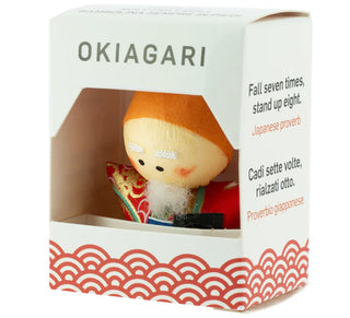 Okiagari-Figur "Mito Komon, der Weise" in dekorativer Verpackung mit Sichtfenster und dem Spruch „Fall seven times, stand up eight – Japanese proverb“.