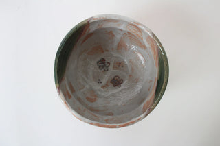 Chawan Hanamon Draufsicht auf florale Details im Inneren
