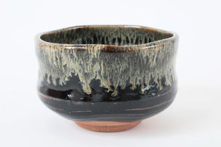 Detailansicht der Tropfenglasur der Chawan Shizuku