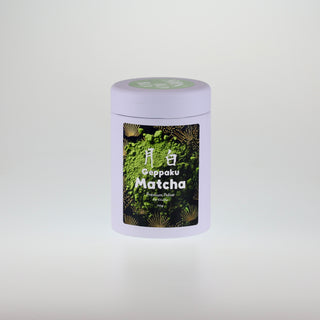 Matcha Geppaku 100g in weißer Dose vor weißem Hintergrund